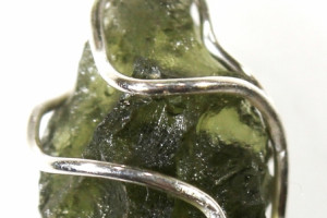Moldavite pendant 1.75 grams in a silver cage (Ag 925), made in the Czech Republic, quality handmade, unisex pendant
