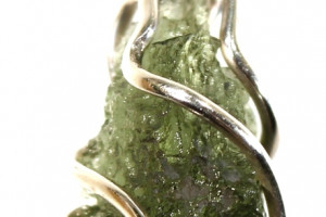 Moldavite pendant 1.09 grams in a silver cage (Ag 925), made in the Czech Republic, quality handmade, unisex pendant