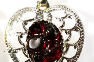 Heart pendant engraved, with Czech garnets - pyropes, jewelery metal - silver plated, heart size 18x15x mm