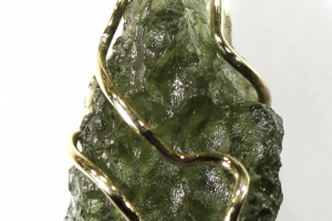 Gold (Au 585) pendant, 1.83 grams - natural Czech moldavite from locality CHLUM in a gold cage, made in the Czech Republic, quality handmade, unisex pendant