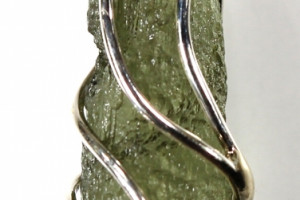 Moldavite pendant 1.51 grams in a silver cage (Ag 925), made in the Czech Republic, quality handmade, unisex pendant