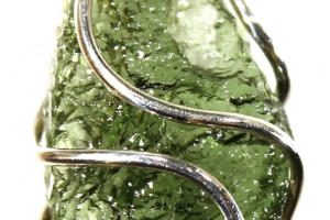 Moldavite pendant 1.26 grams in a silver cage (Ag 925), made in the Czech Republic, quality handmade, unisex pendant