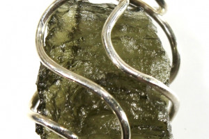 Moldavite pendant 1.3 grams in a silver cage (Ag 925), made in the Czech Republic, quality handmade, unisex pendant
