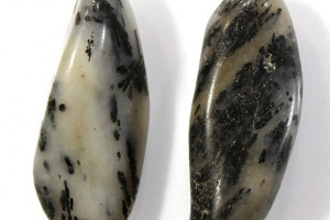 Tourmaline in quartz, Brazil, price for 2 pieces - see photo, 7.71 grams, tumbled stones
