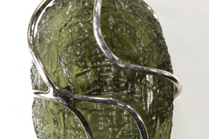 Moldavite pendant 2.25 grams in a silver cage (Ag 925), made in the Czech Republic, quality handmade, unisex pendant