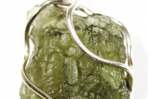 Moldavite pendant 1.68 grams in a silver cage (Ag 925), made in the Czech Republic, quality handmade, unisex pendant
