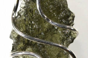 Moldavite pendant 1.38 grams in a silver cage (Ag 925), made in the Czech Republic, quality handmade, unisex pendant