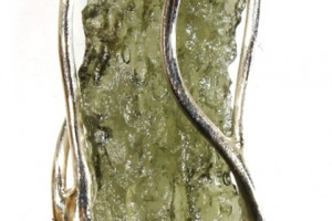 Moldavite pendant 1.44 grams in a silver cage (Ag 925), made in the Czech Republic, quality handmade, unisex pendant