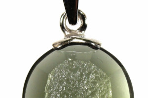 Pendant with faceted moldavite, silver Ag 925, made in the Czech Republic, unisex pendant, quality work of a Czech goldsmith, partly with preserved natural structure 