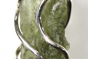 Moldavite pendant in a silver cage (Ag 925)