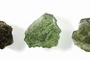 Natural Czech moldavites from locality CHLUM