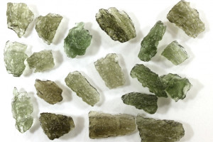 Moldavites, 19 pieces - see photo, total 6.97 grams, natural Czech moldavites from locality Chlum