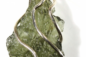 Moldavite pendant 1.53 grams in a silver cage (Ag 925), made in the Czech Republic, quality handmade, unisex pendant