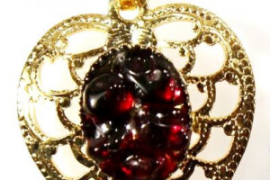 Heart pendant engraved, with Czech garnets - pyropes, jewelery metal - golden plated, heart size 18x15x mm