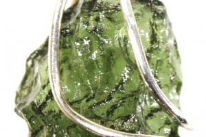 Moldavite pendant 1.79 grams in a silver cage (Ag 925), made in the Czech Republic, quality handmade, unisex pendant