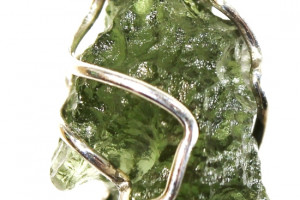 Moldavite pendant 1.63 grams in a silver cage (Ag 925), made in the Czech Republic, quality handmade, unisex pendant