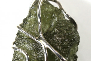 Moldavite pendant 2.16 grams in a silver cage (Ag 925), made in the Czech Republic, quality handmade, unisex pendant