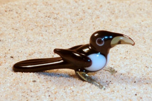 Pica pica - Eurasian magpie - glass animal / figurine, made in Czech Republic, quality handwork / no.228