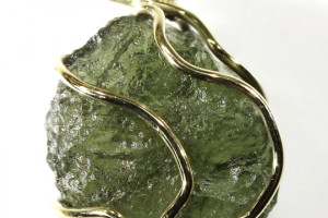 Gold (Au 585) pendant, 1.84 grams - natural Czech moldavite from locality CHLUM in a gold cage, made in the Czech Republic, quality handmade, unisex pendant