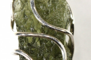 Moldavite pendant 1.72 grams in a silver cage (Ag 925), made in the Czech Republic, quality handmade, unisex pendant