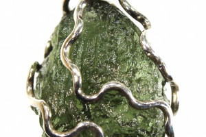 Moldavite pendant 1.58 grams in a silver cage (Ag 925), made in the Czech Republic, quality handmade, unisex pendant