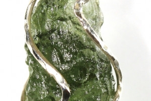 Moldavite pendant 1.27 grams in a silver cage (Ag 925), made in the Czech Republic, quality handmade, unisex pendant