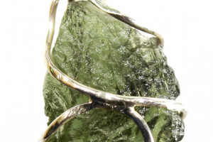 Moldavite pendant 1.69 grams in a silver cage (Ag 925), made in the Czech Republic, quality handmade, unisex pendant