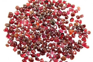 Tanzania garnet - rhodolite, purple/red color, price for 10 grams, approx 3.5 - 5.5 mm, mini tumbled stone