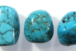 Turquoise (Howlite), Africa, price for 1 piece approx. 28 - 32 mm