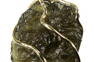 Gold (Au 585) pendant, 1.9 grams - natural Czech moldavite from locality CHLUM in a gold cage, made in the Czech Republic, quality handmade, unisex pendant