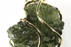 Gold (Au 585) pendant, 1.97 grams - natural Czech moldavite from locality CHLUM in a gold cage, made in the Czech Republic, quality handmade, unisex pendant